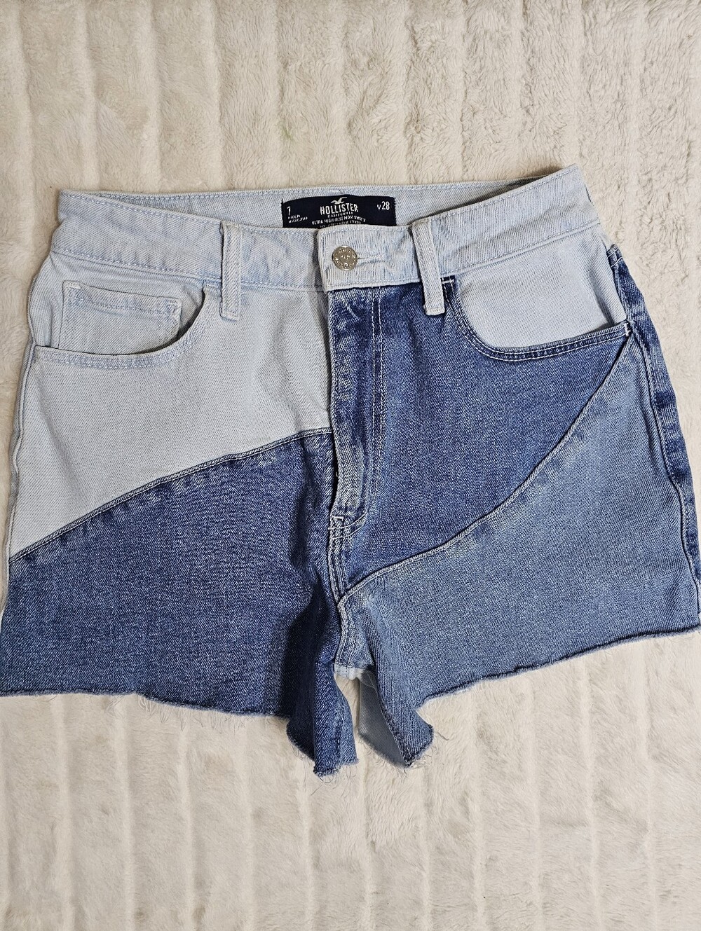 Hollister Ultra High Rise Mom Shorts W28 Color Block Denim Raw Hem Size 7